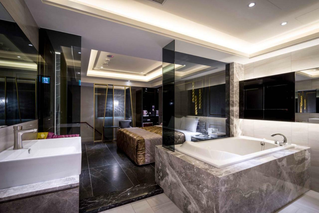 Ouge Motel - Fengshan Kaohsiung Exterior photo